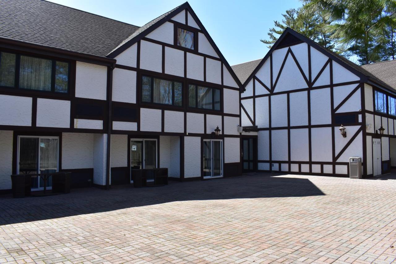East Norwich Inn Exterior photo
