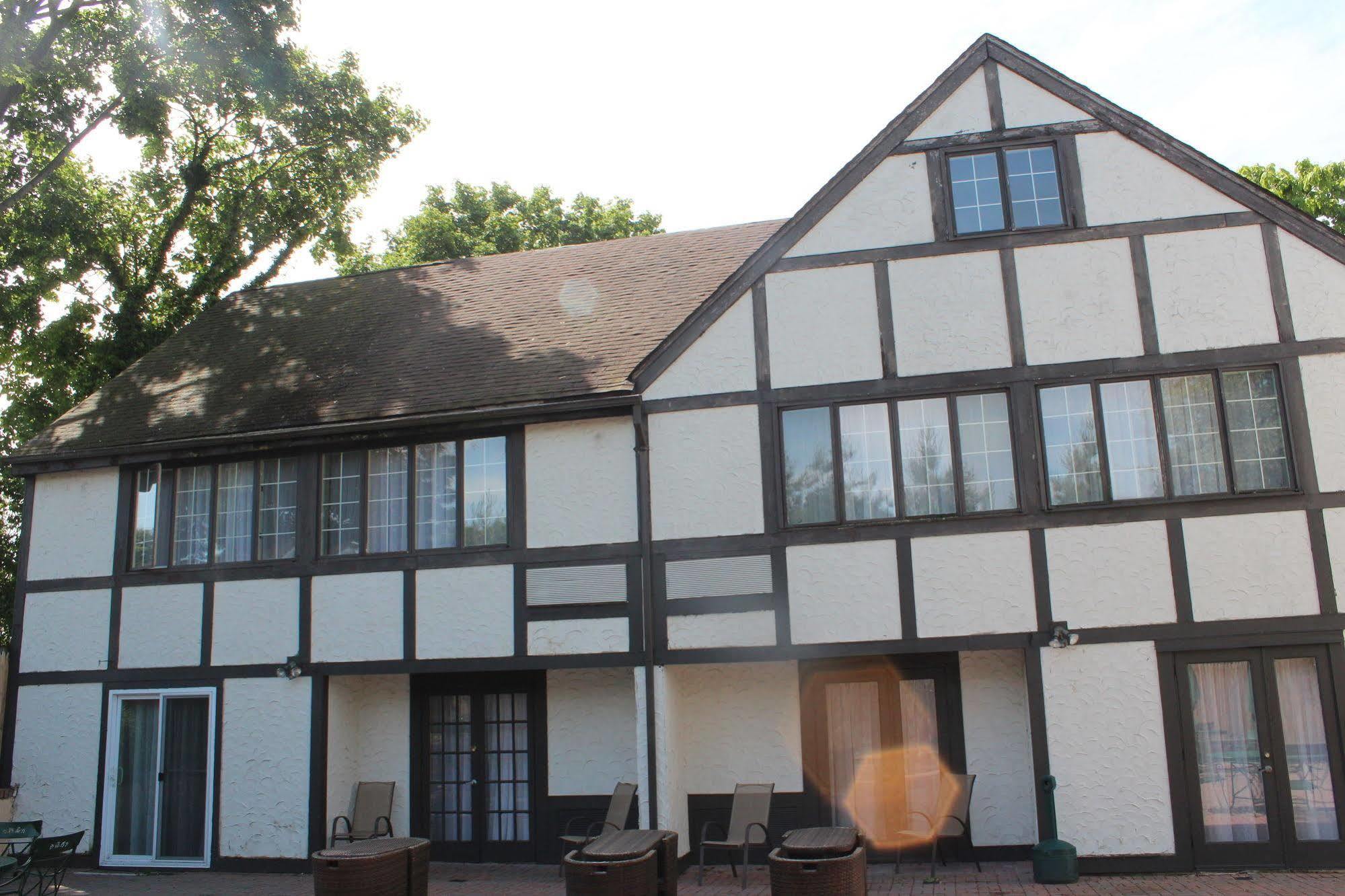 East Norwich Inn Exterior photo